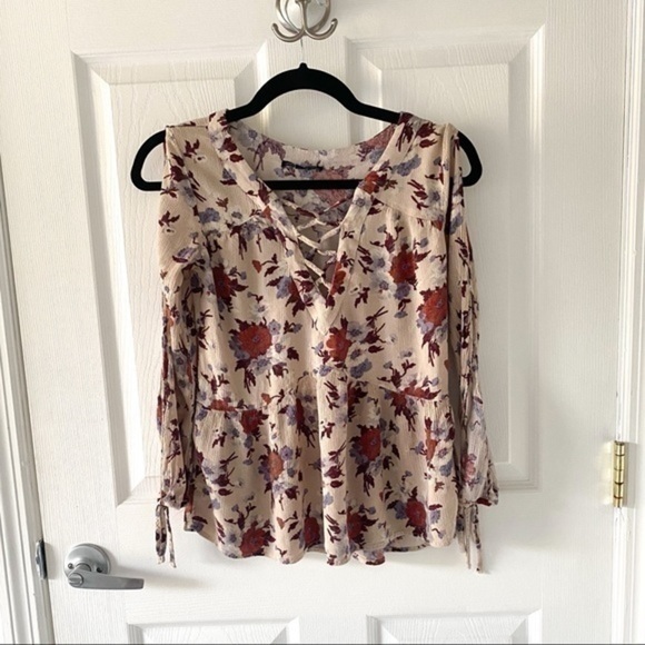 American Eagle Floral Peplum Blouse - Picture 3 of 4